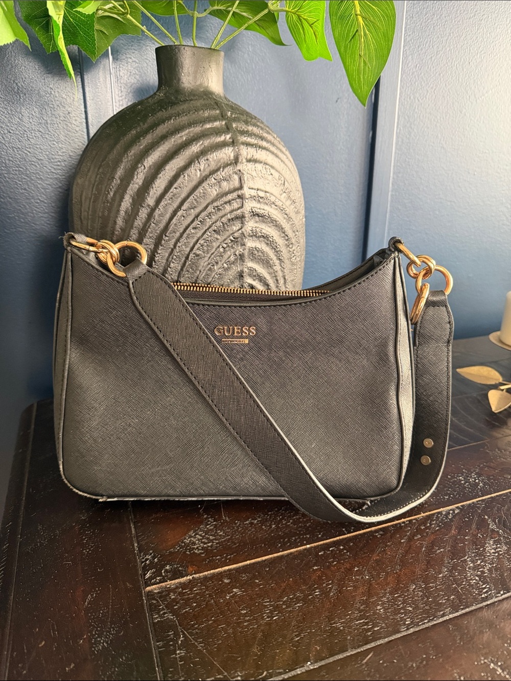 GUESS Black shoulder bag Gold Hardware